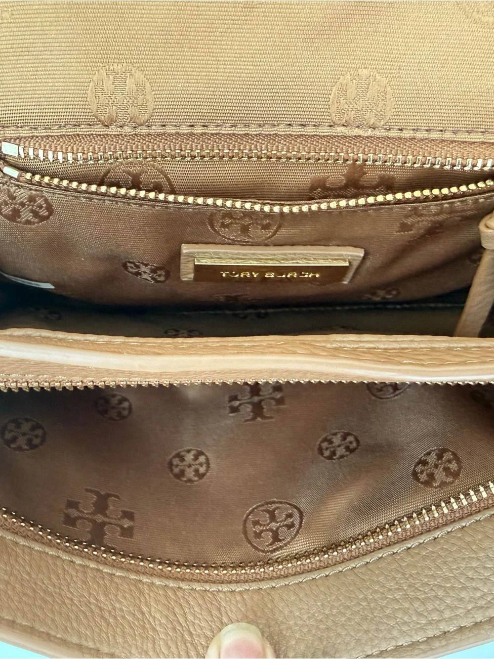 Tory Burch model britten