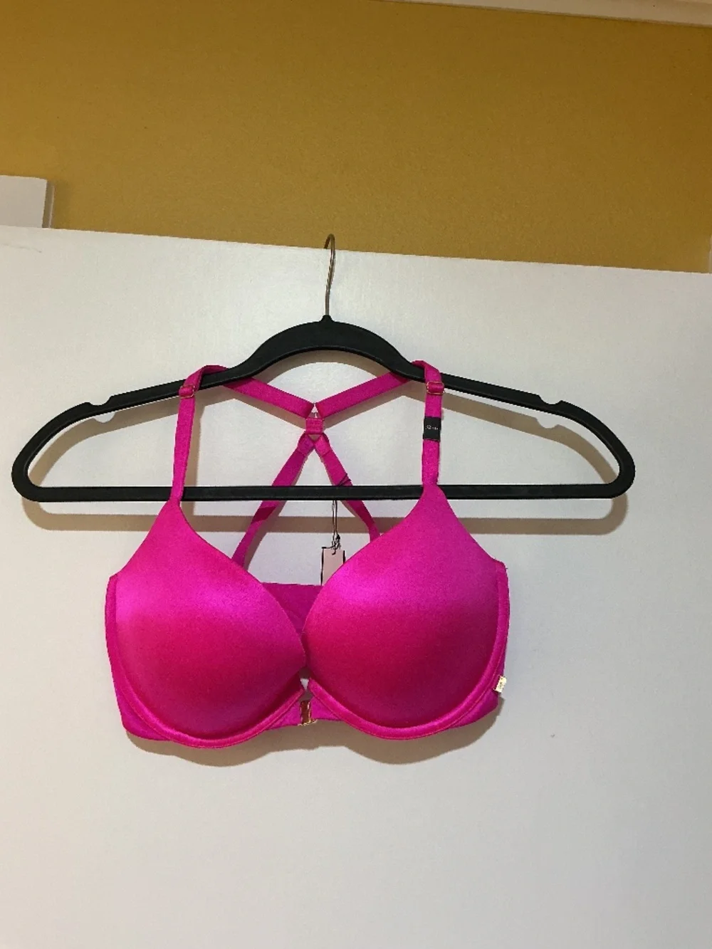 NWT Victoria’s Secret Hot Pink Push-up Front closure bra 32DD