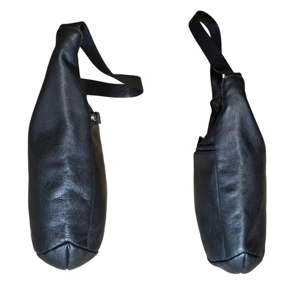 The Sak black pebbled