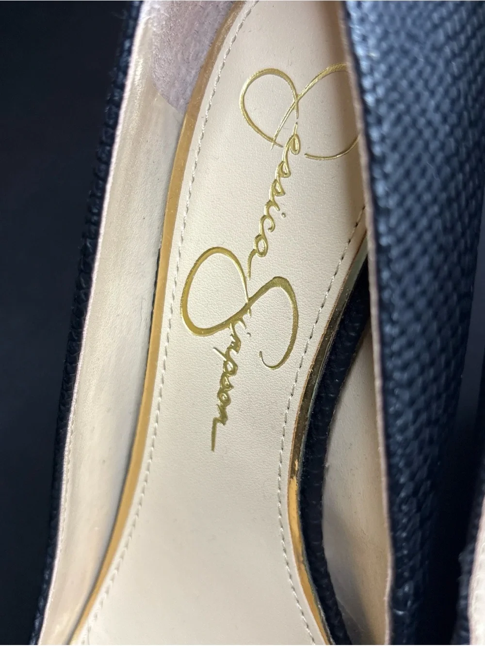 Jessica Simpson sleek pointed
