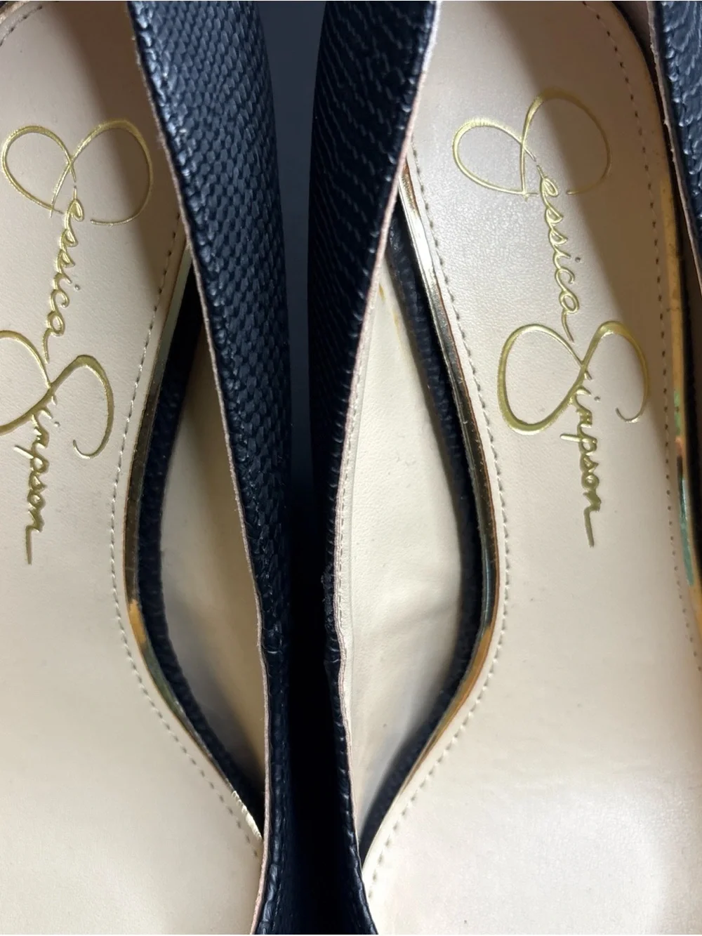 Jessica Simpson sleek pointed