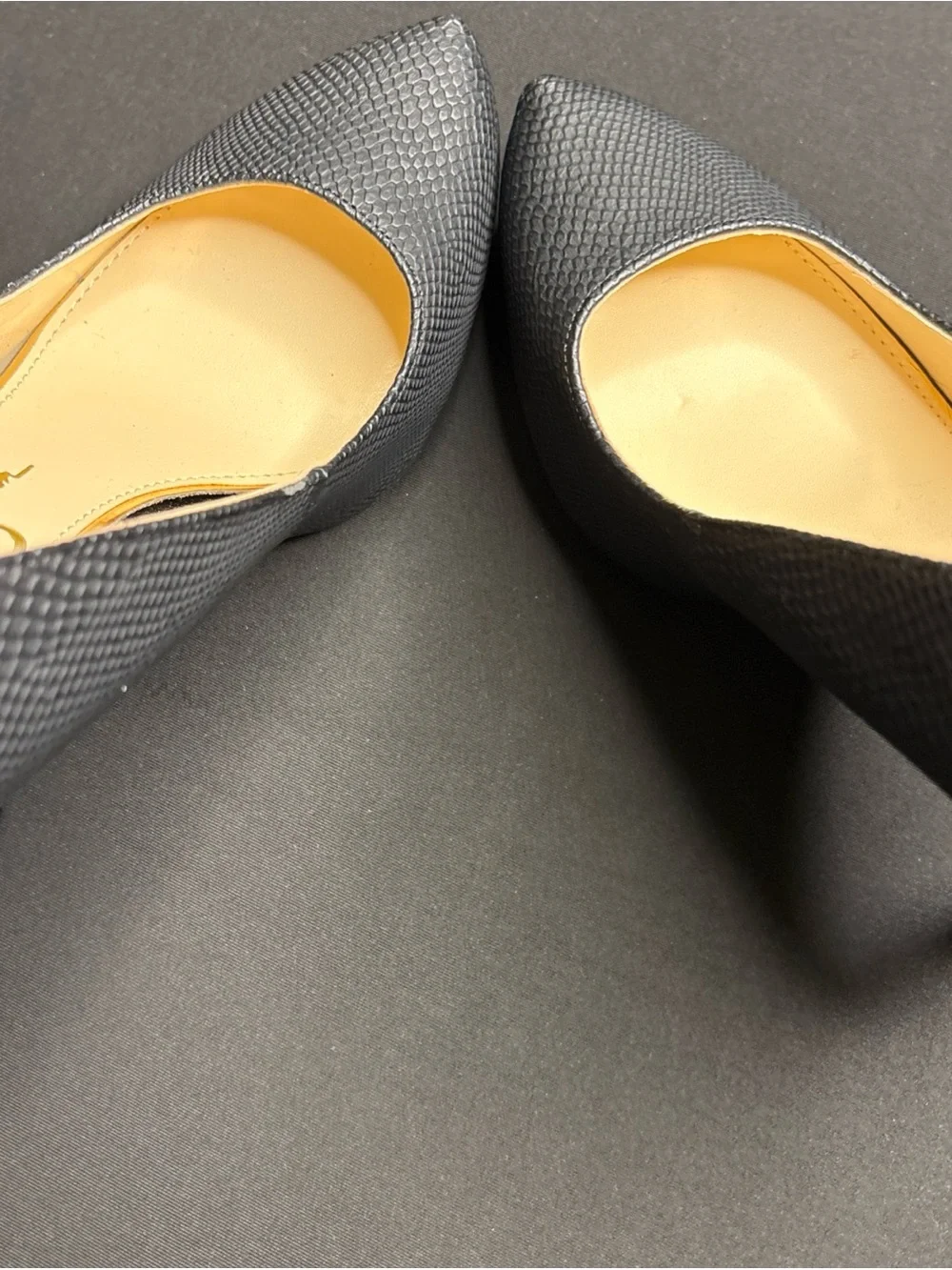 Jessica Simpson sleek pointed