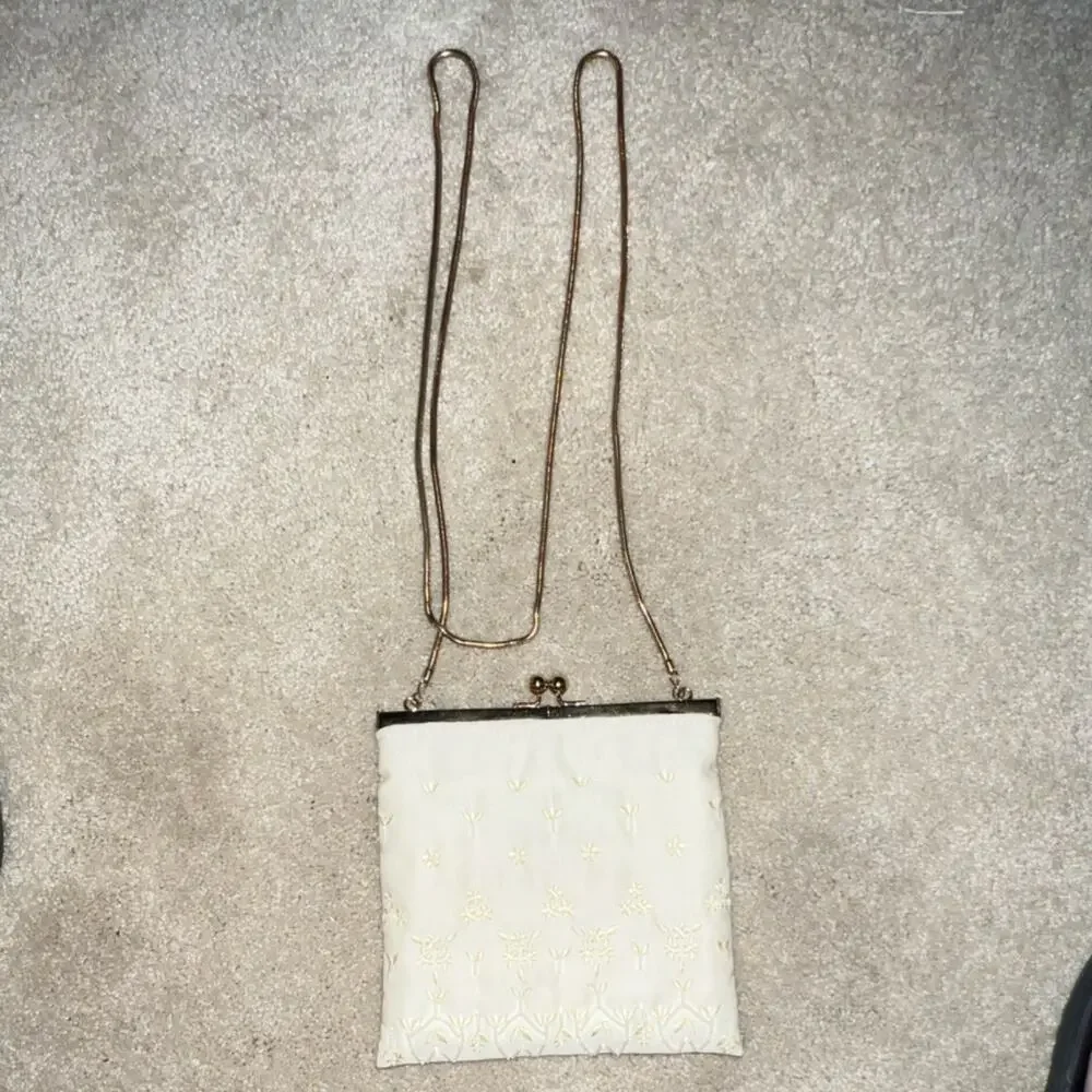 Jessica‎ McClintock Ivory Embroidered Kiss Lock Shoulder Bag Gold Chain Strap