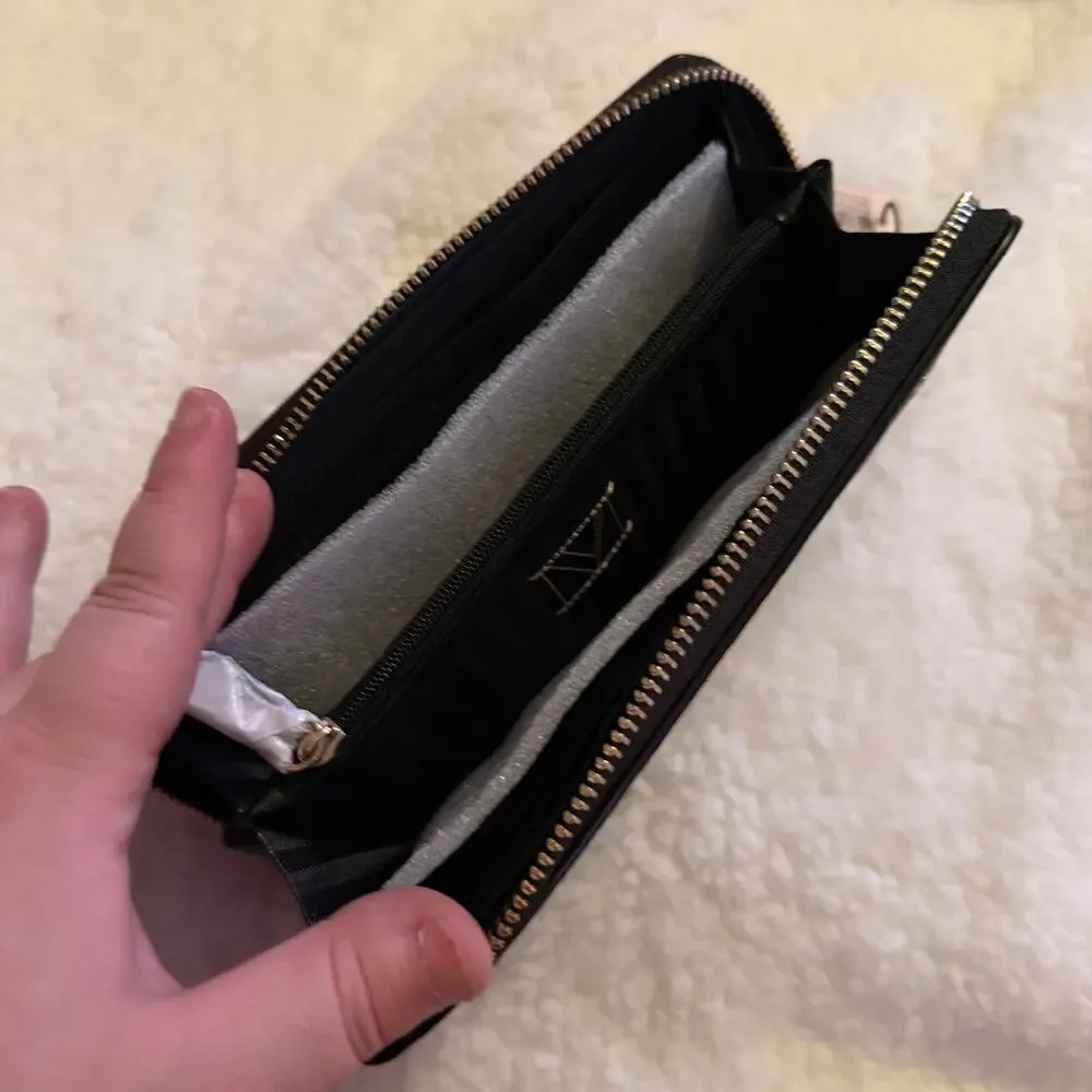 VS black grommet zip-around wallet