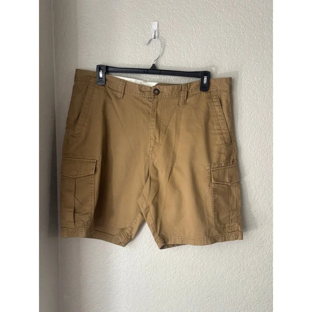 Volcom men tan