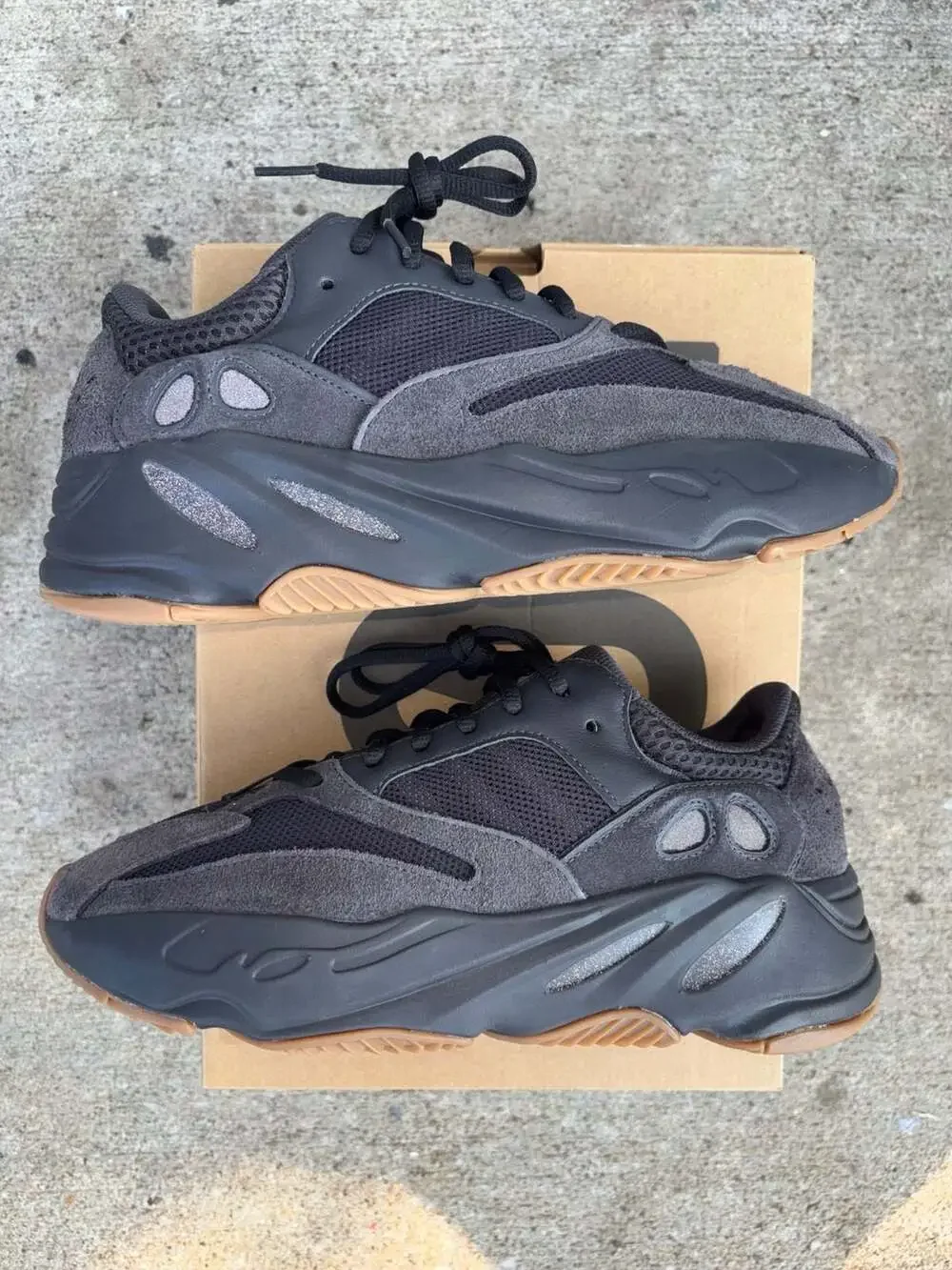 Adidas Yeezy Boost 700 ‘Utility Black’[FV5304] 2022 release. Size 8.5 men’s