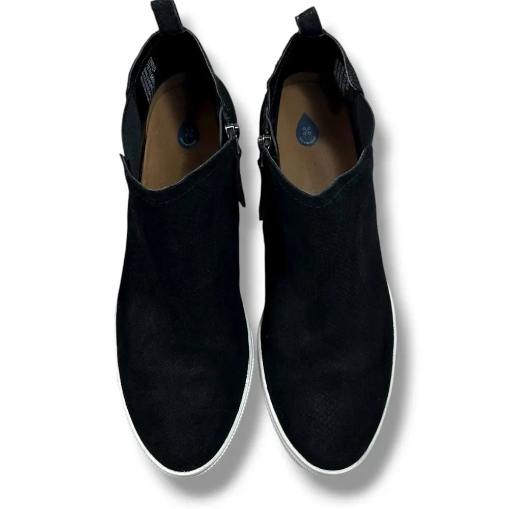 Caslon step out