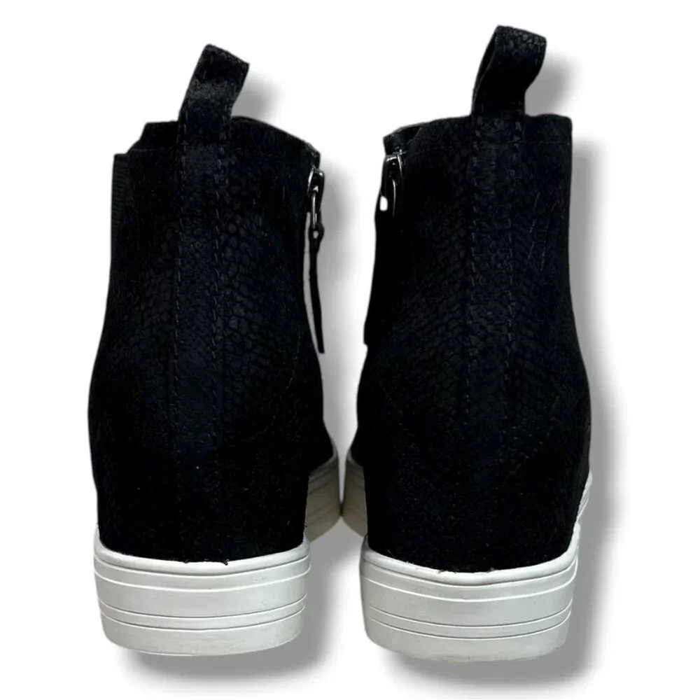 Caslon step out