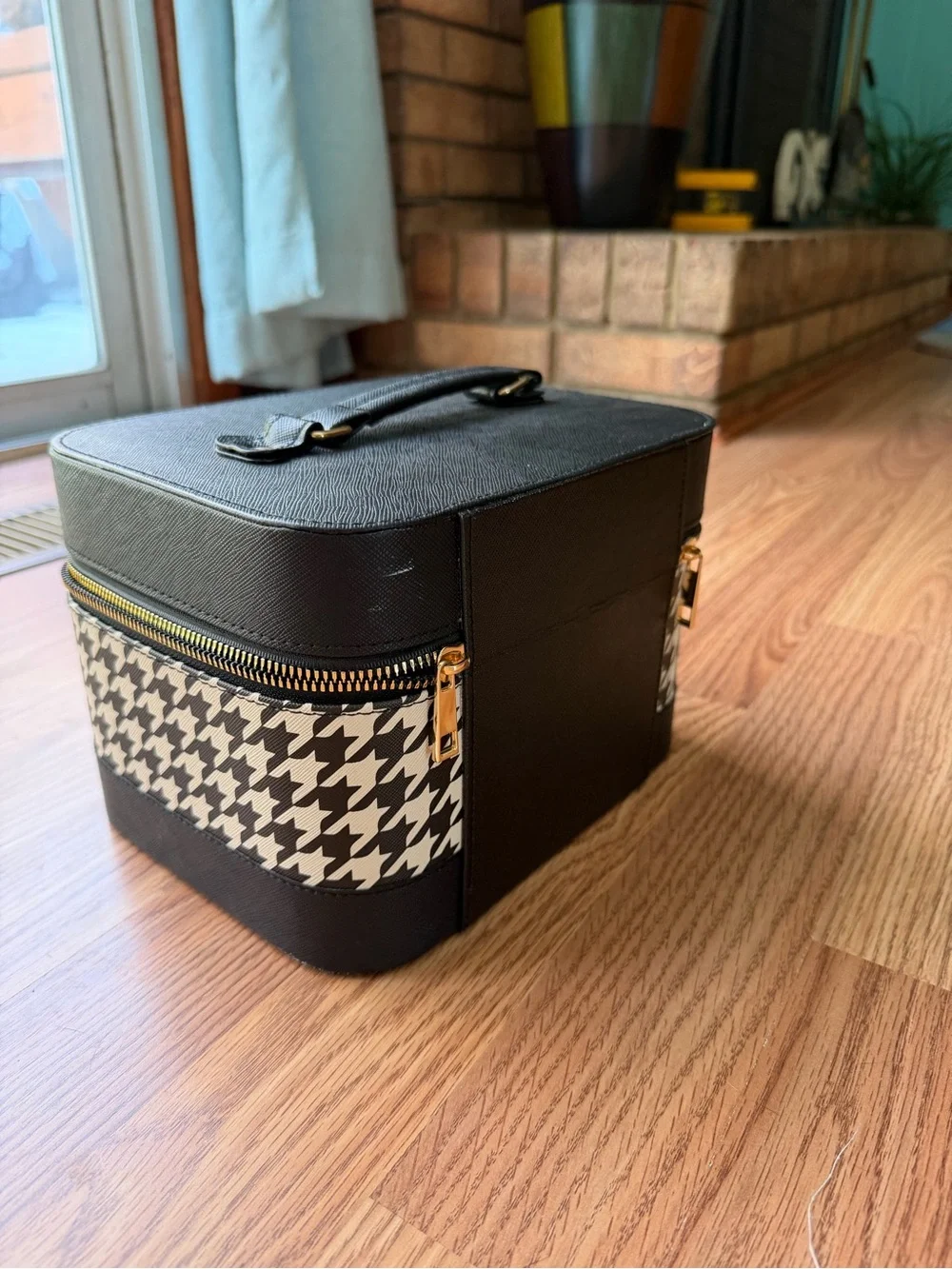 N/A stylish black