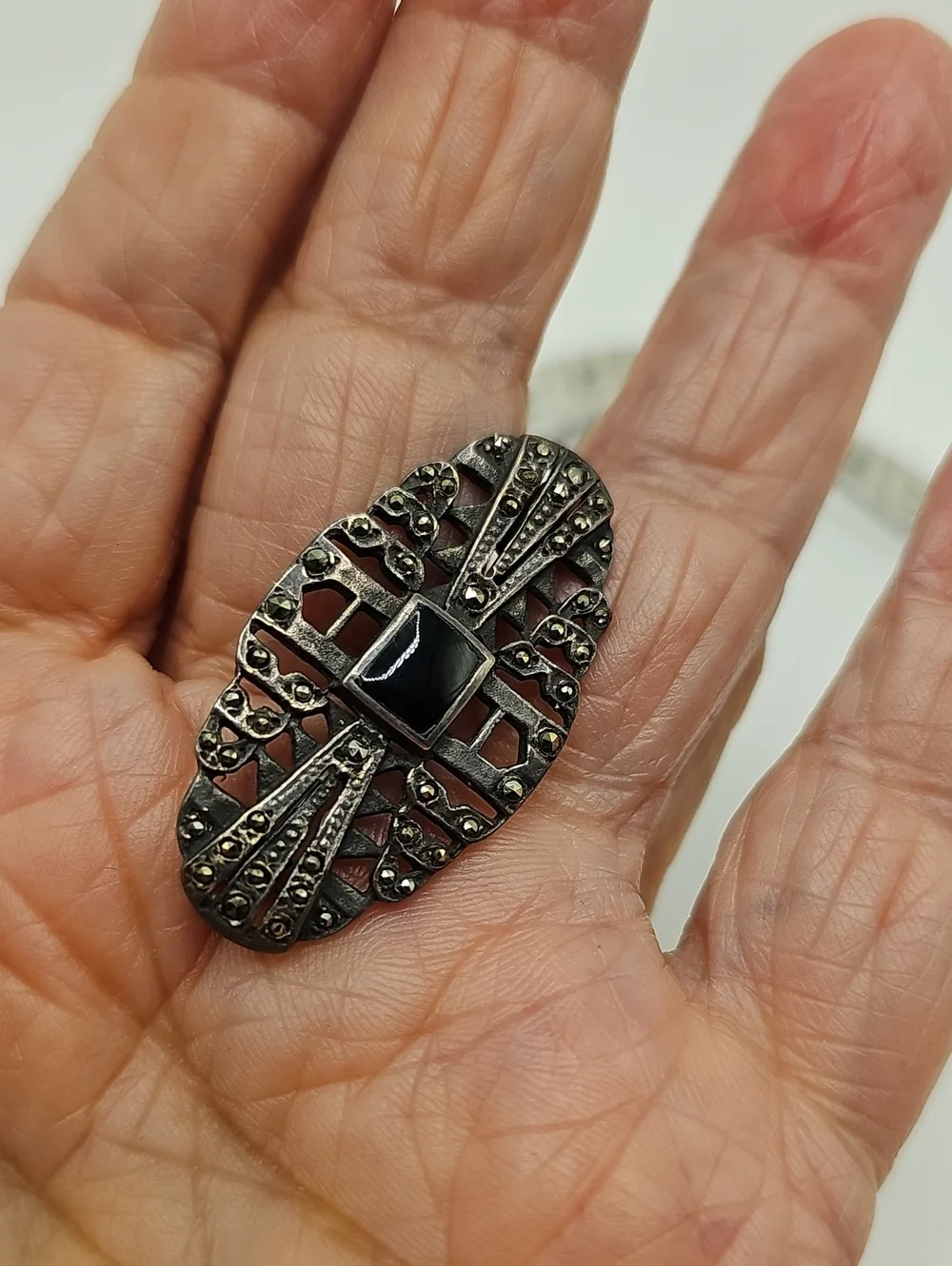 Vintage Black Marcasite Oval Brooch Women Accessories. Silver W/PUSH -PULL CLASP