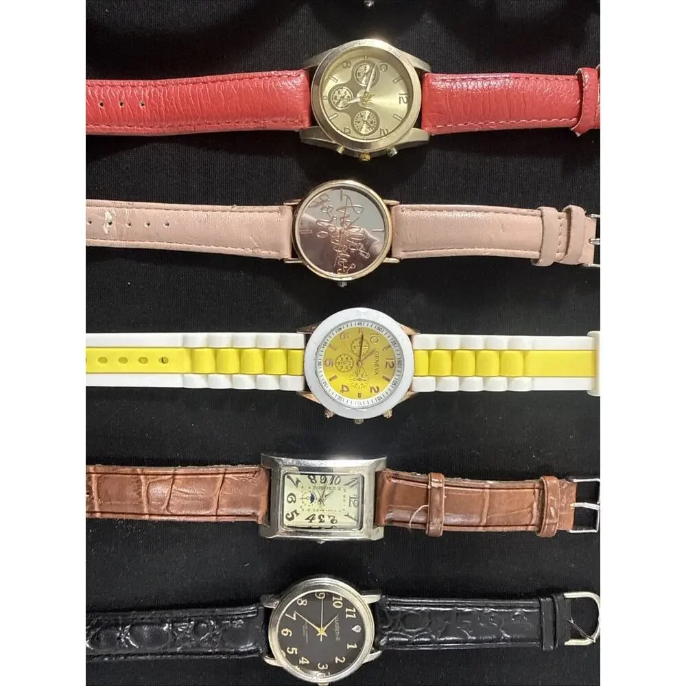 (A8)Bulk Lot 25 Watches Vintage And Modern New Batteries Fossil/Relic/PerryEllis