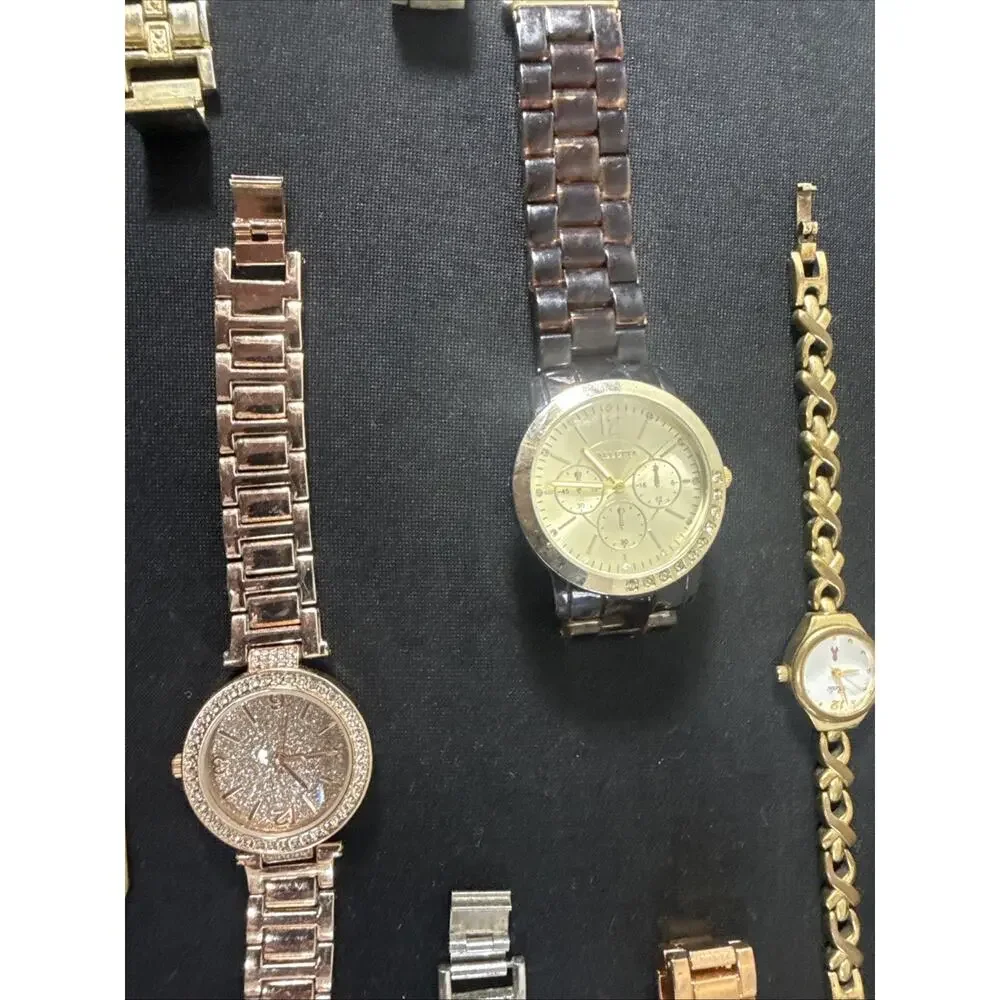 (A8)Bulk Lot 25 Watches Vintage And Modern New Batteries Fossil/Relic/PerryEllis