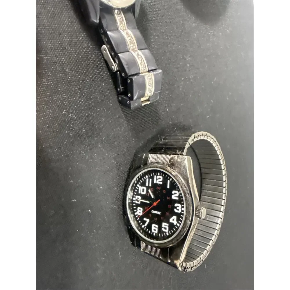 (A8)Bulk Lot 25 Watches Vintage And Modern New Batteries Fossil/Relic/PerryEllis