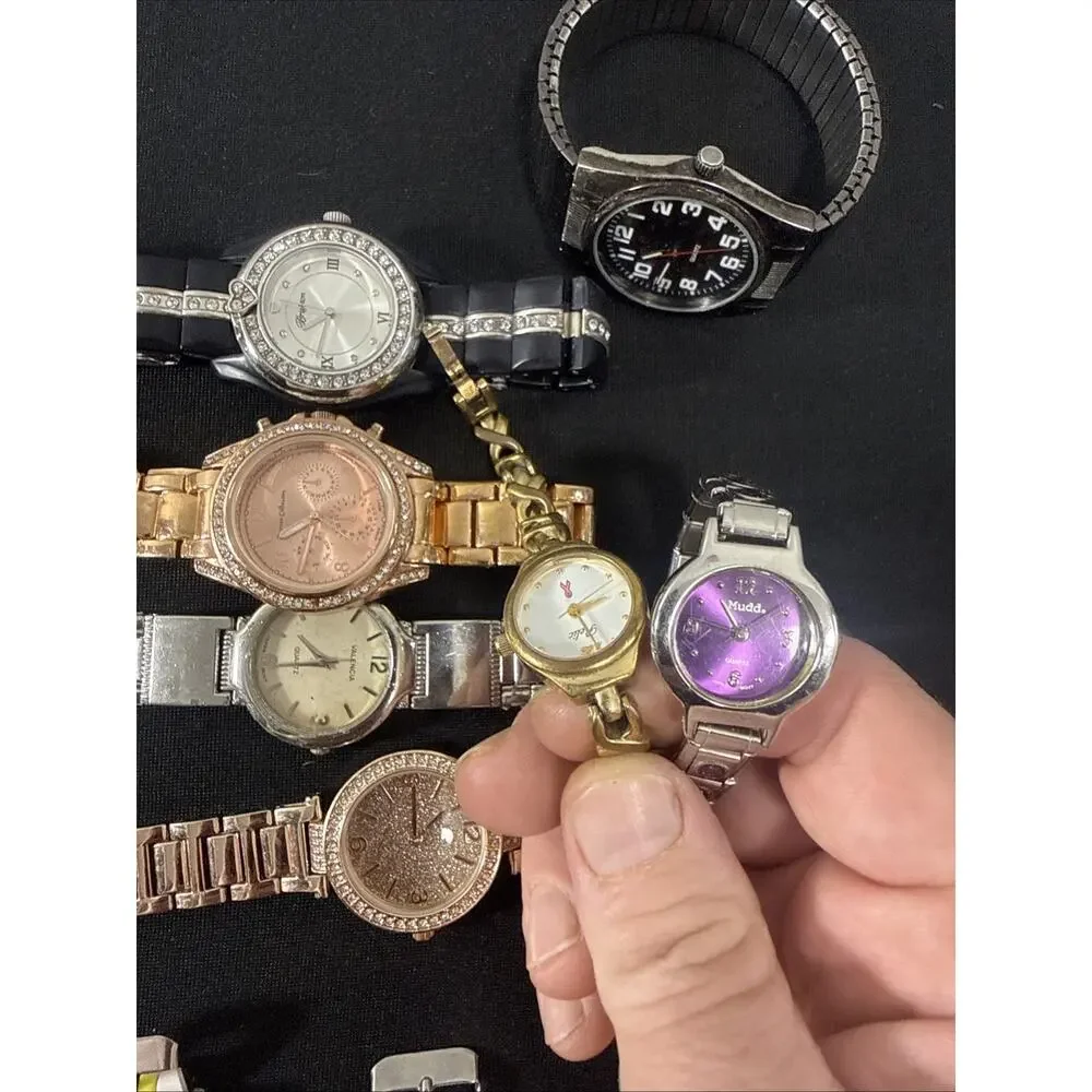 (A8)Bulk Lot 25 Watches Vintage And Modern New Batteries Fossil/Relic/PerryEllis