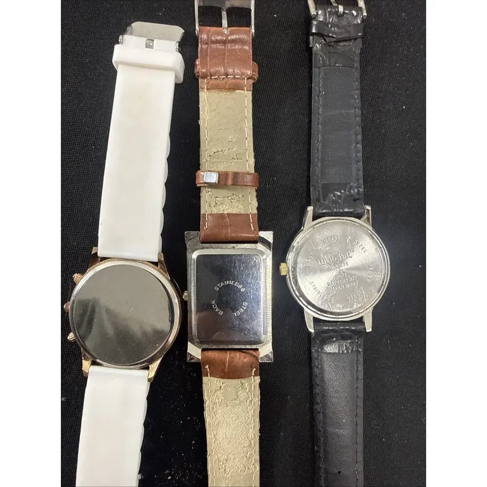 (A8)Bulk Lot 25 Watches Vintage And Modern New Batteries Fossil/Relic/PerryEllis