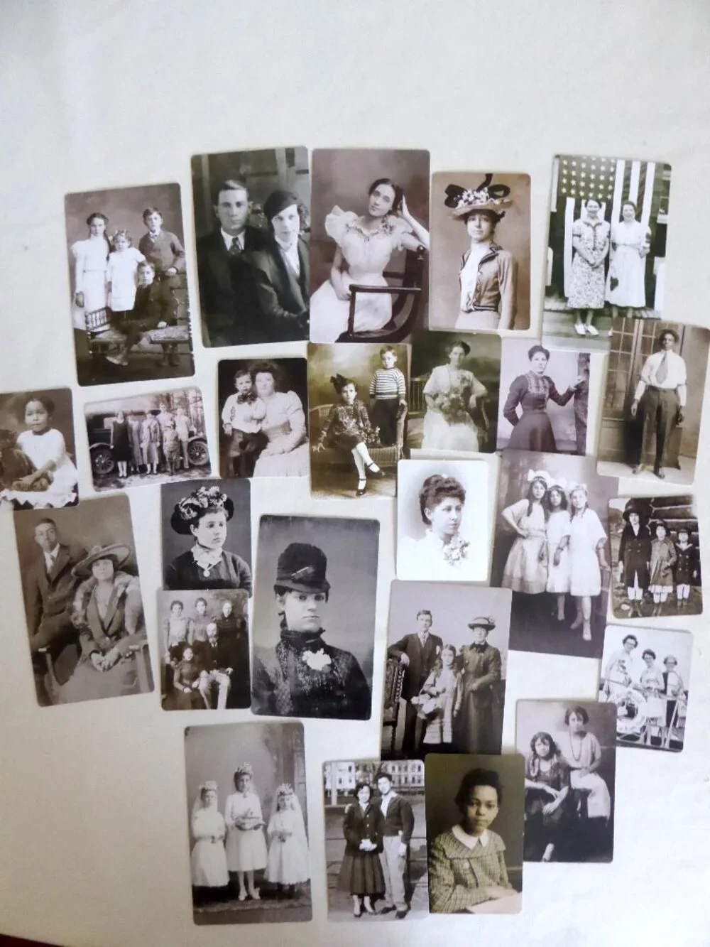 TIM HOLTZ IDEA-OLOGY VINTAGE PORTRAITS ANTIQUE PHOTOS CRAFT SCRAPBOOKING 25 qty