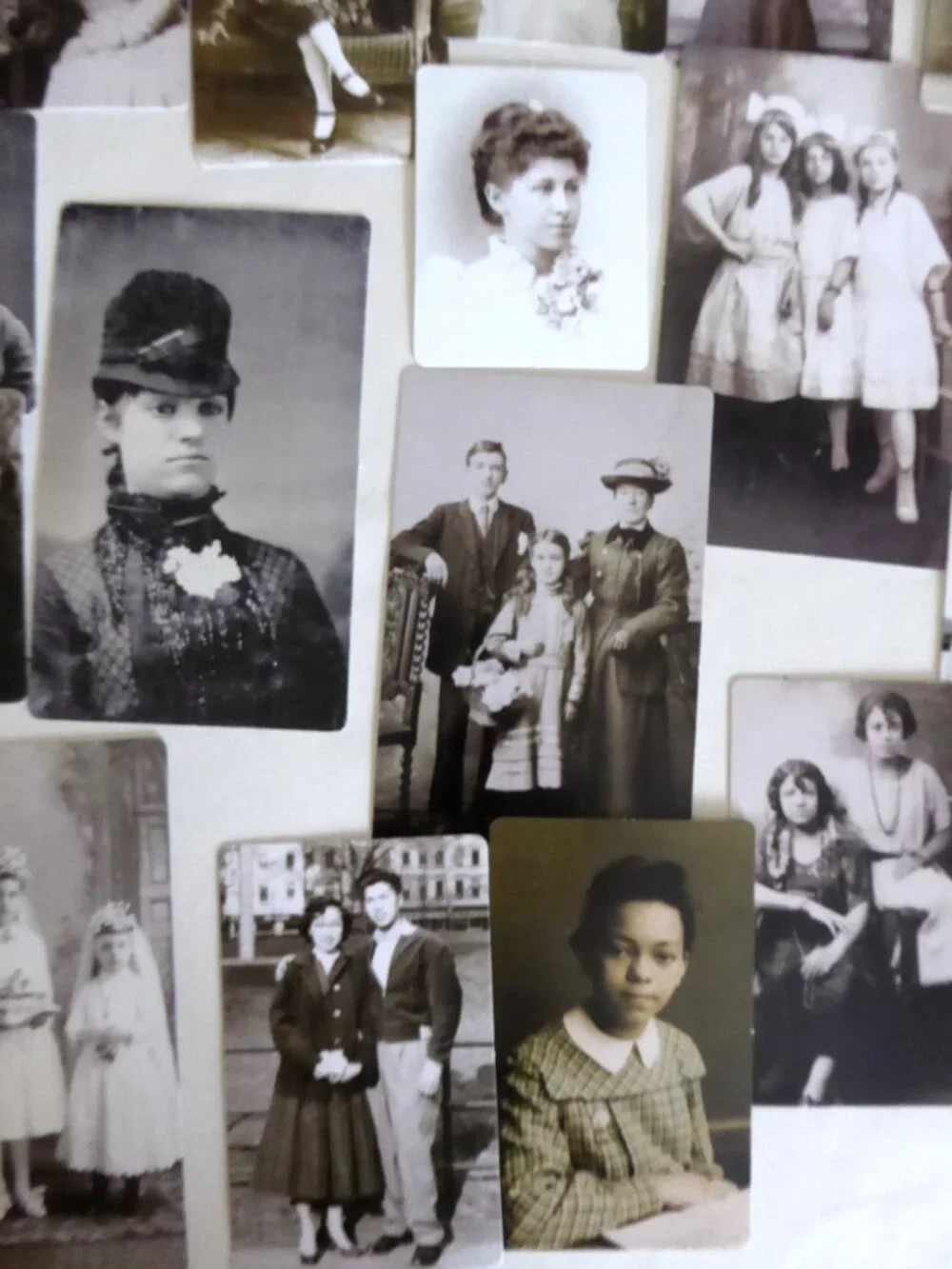 TIM HOLTZ IDEA-OLOGY VINTAGE PORTRAITS ANTIQUE PHOTOS CRAFT SCRAPBOOKING 25 qty