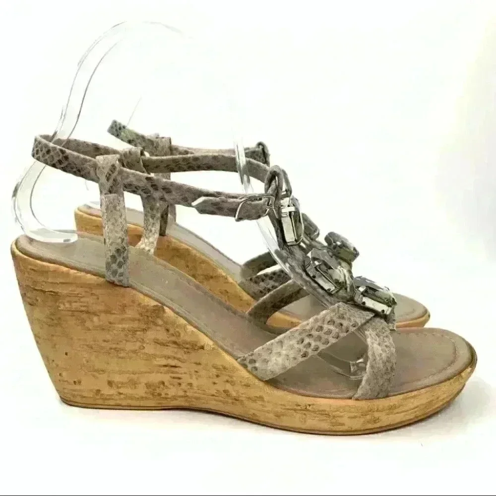 Lorenzo Chelini womens sandals size 40 taupe snakeskin print t-strap platforms