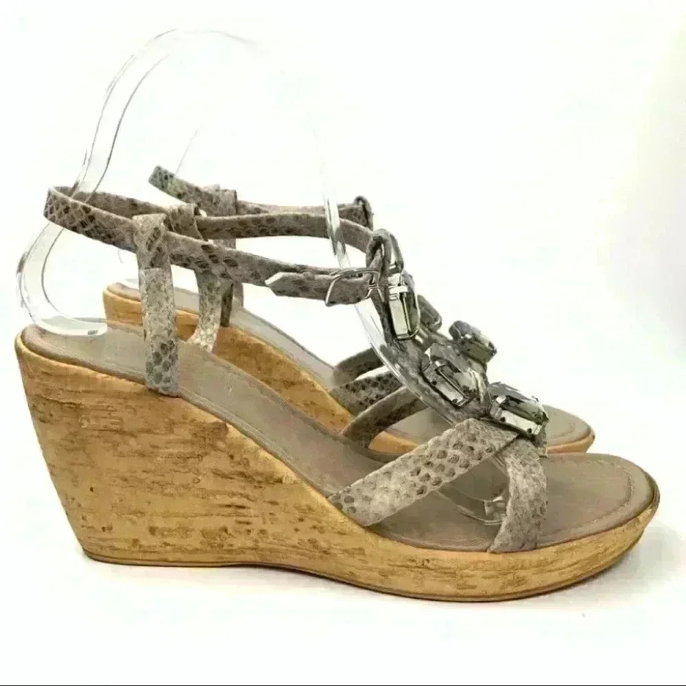 Lorenzo Chelini womens sandals size 40 taupe snakeskin print t-strap platforms