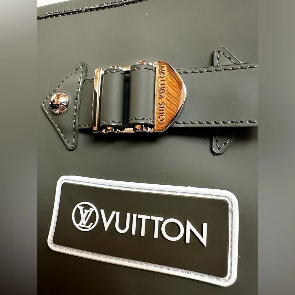 Louis Vuitton excellent see