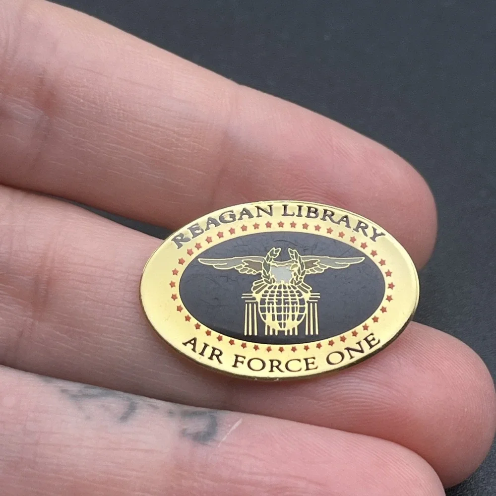 Ronald Reagan Library Air Force One Lapel Hat Pin‎