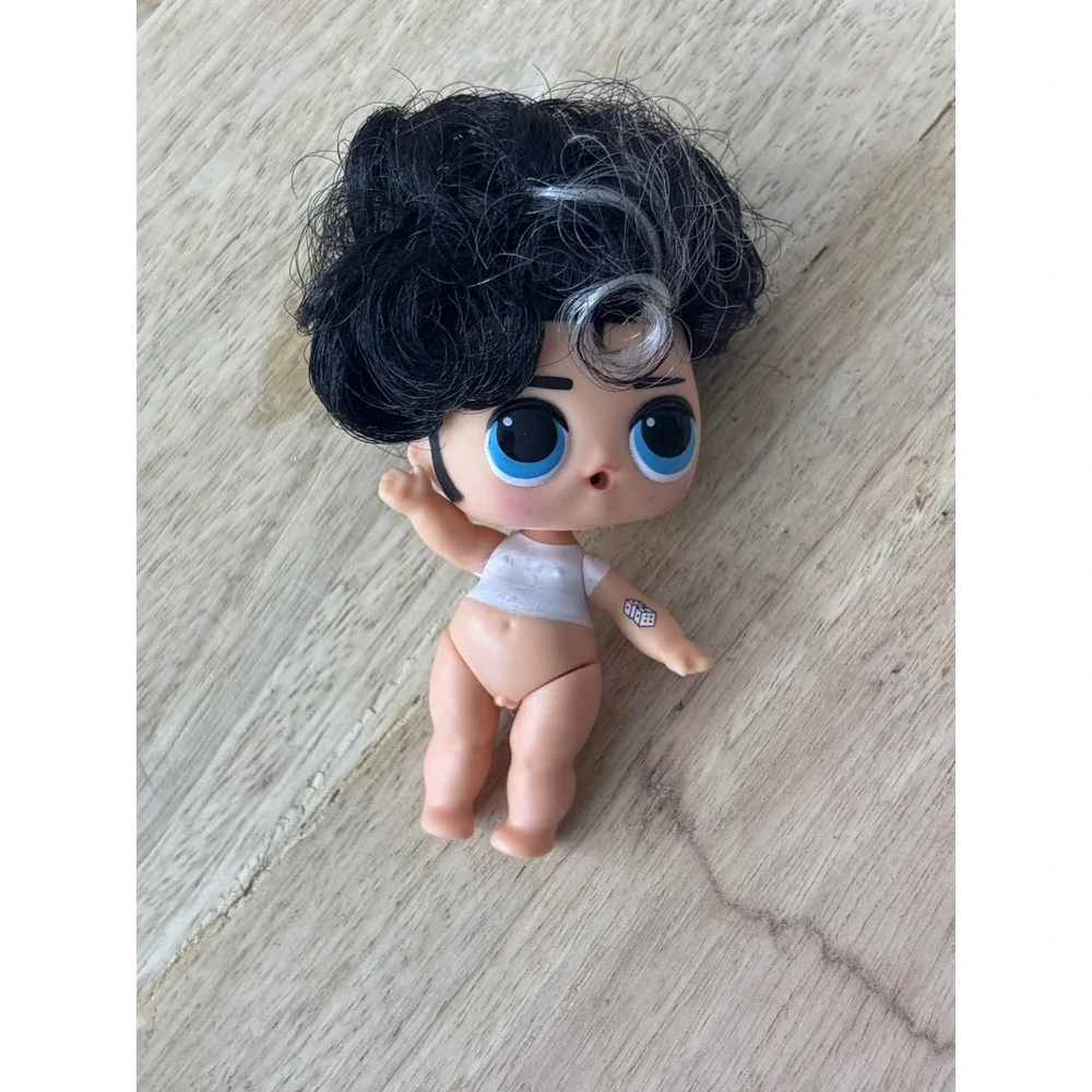 MGA LOL Surprise Boys Series 1 King Bee Doll Black Silver Hair Blue Eyes 3 Inch