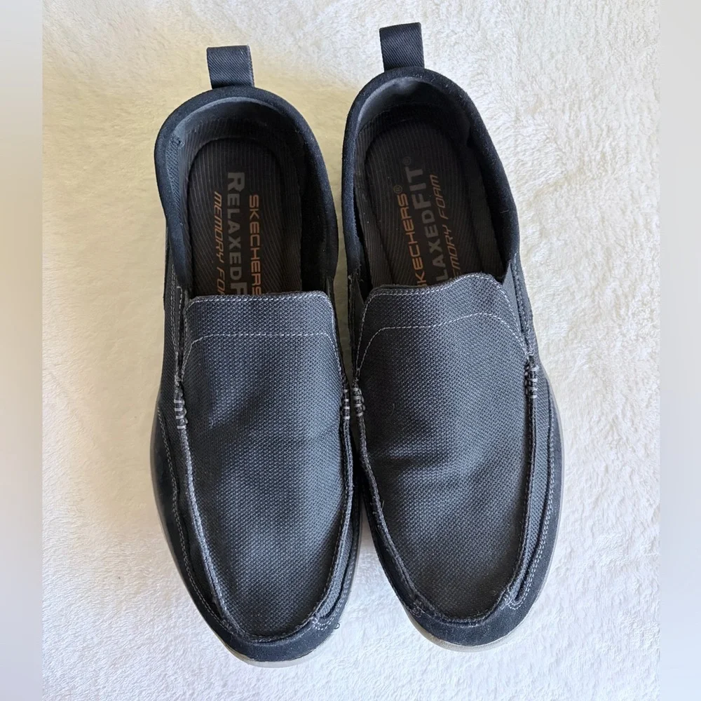 Skechers sleek black
