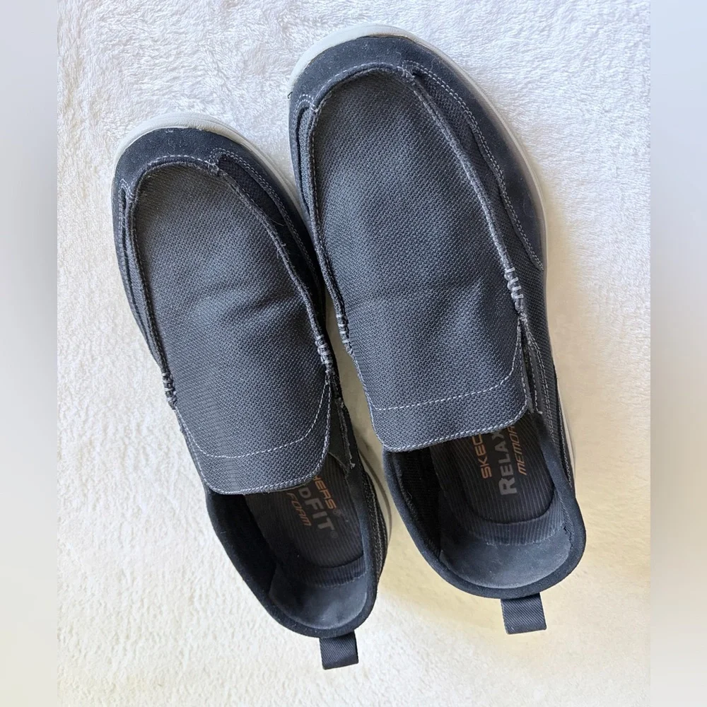 Skechers sleek black