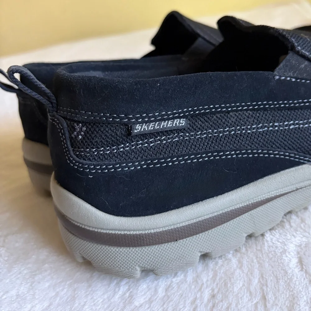 Skechers sleek black