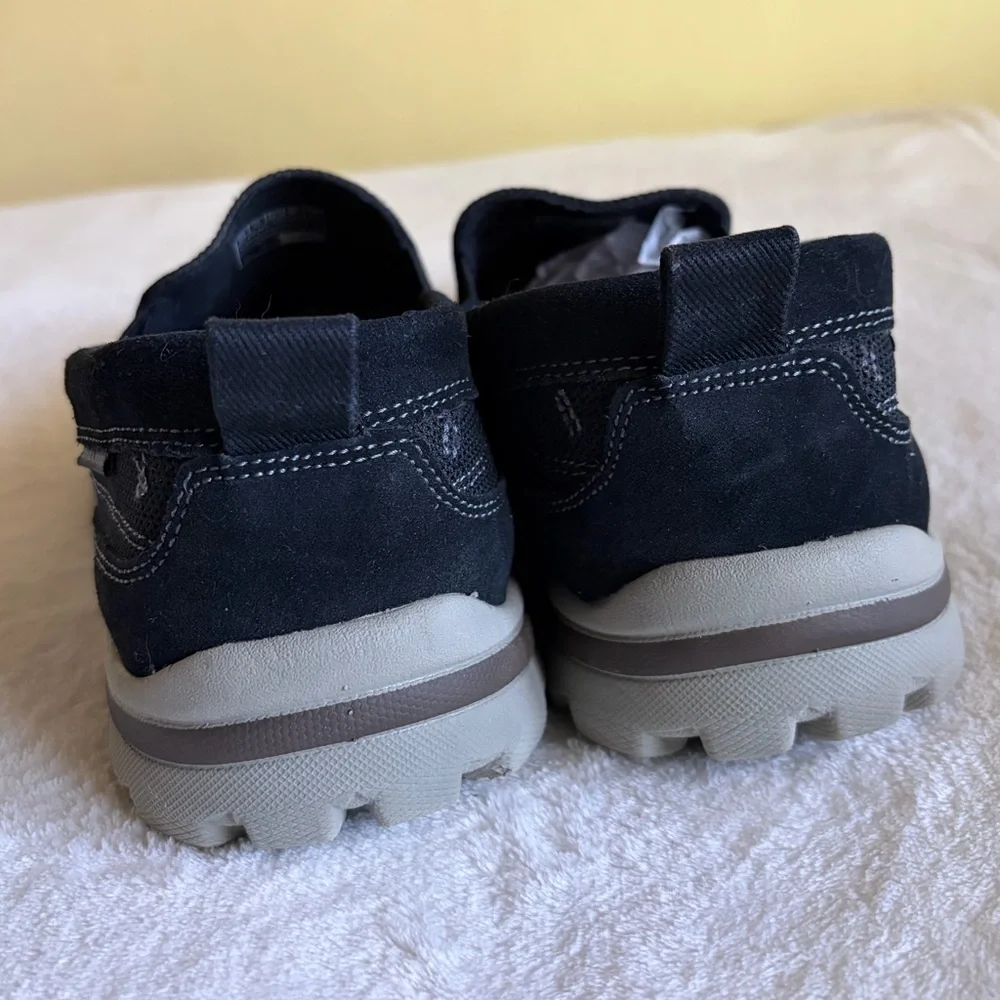 Skechers sleek black