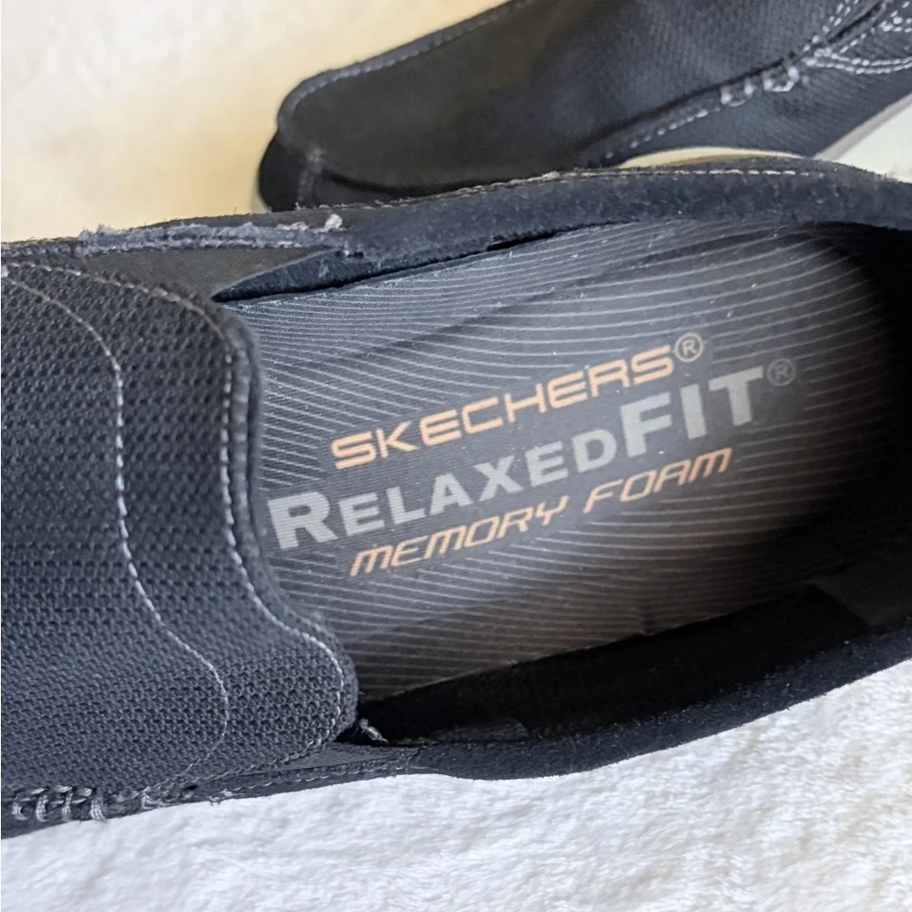 Skechers sleek black