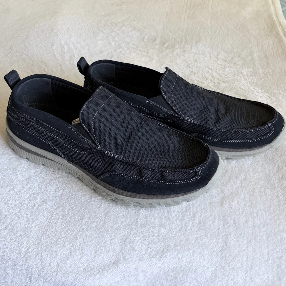 Skechers sleek black