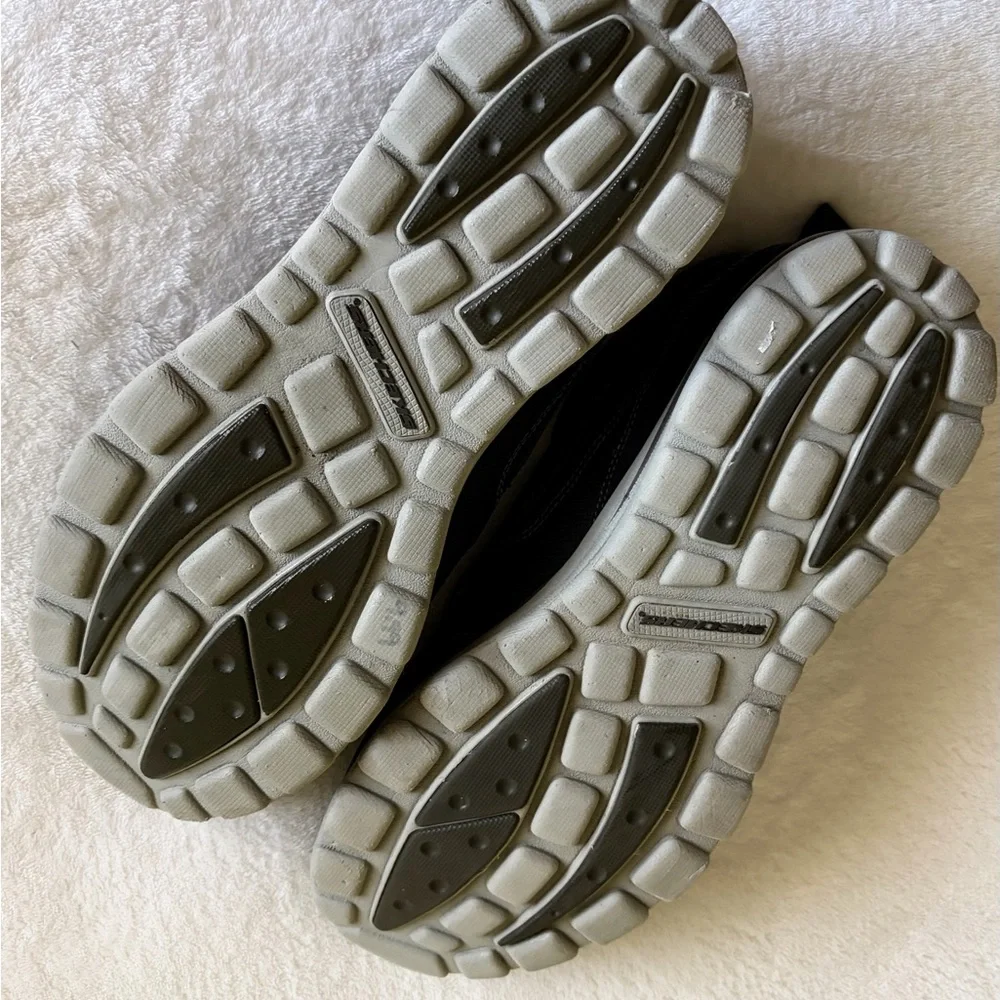 Skechers sleek black