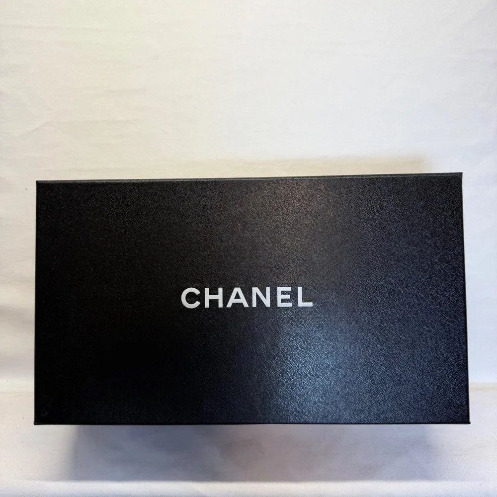 CHANEL elevate your