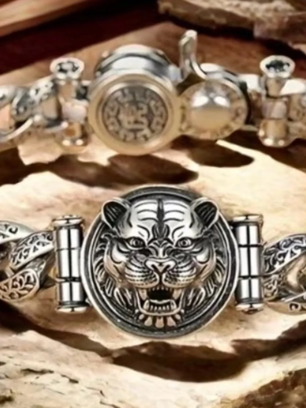 lion brand polished silver