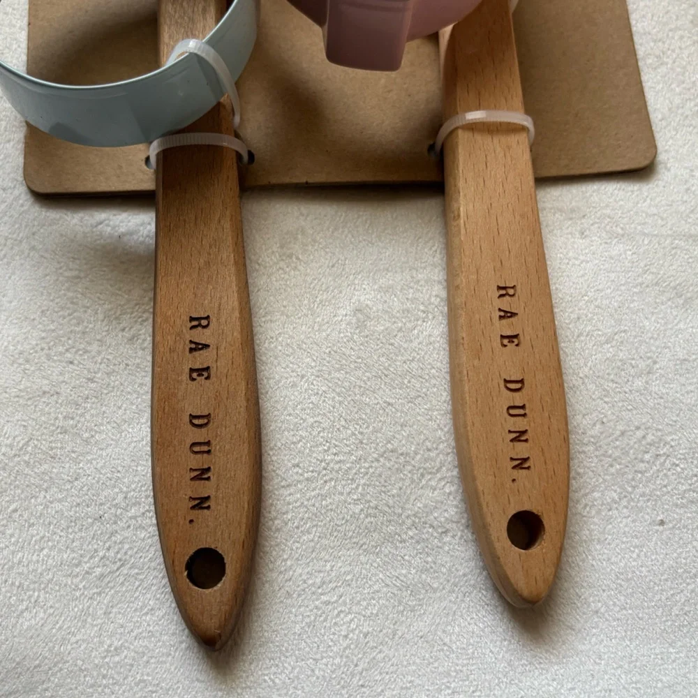 Rae Dunn spatula featuring cookie