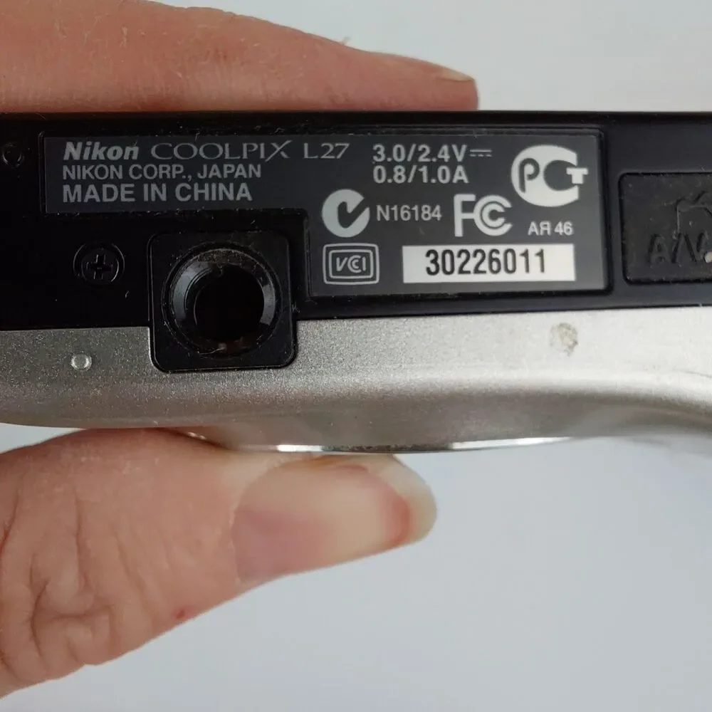 Nikon coolpix l27