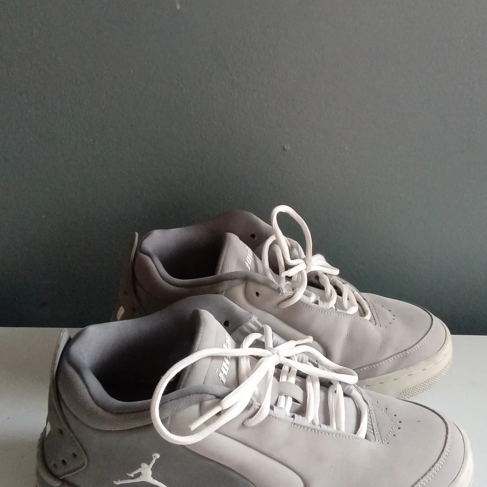 Jordan‎ Air Jumpman Casual Basketball Shoes Gray White Men Size 9.5