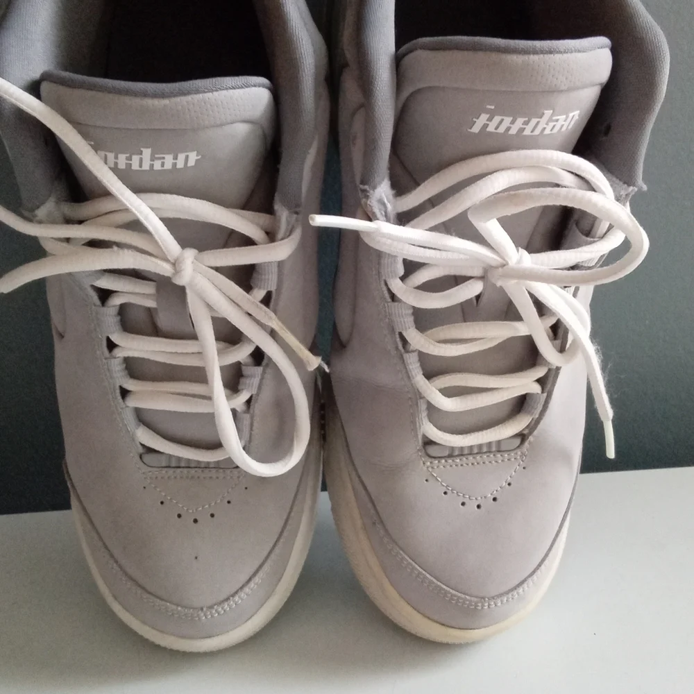 Jordan‎ Air Jumpman Casual Basketball Shoes Gray White Men Size 9.5