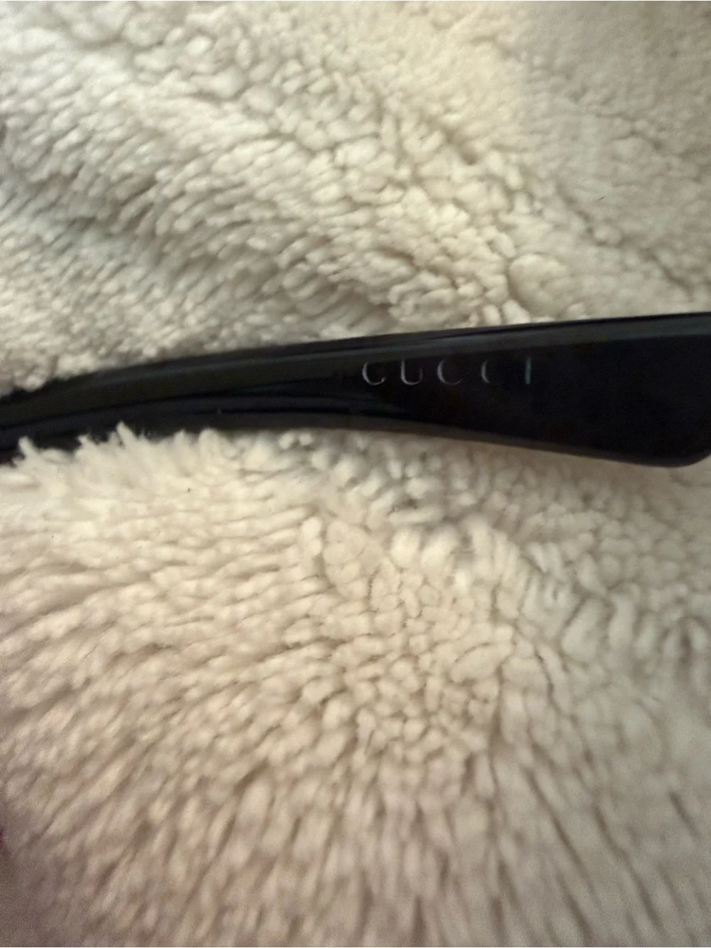 Gucci gg2562 also