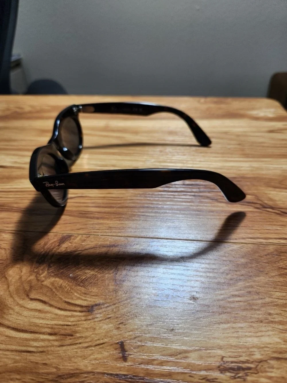 Brand New Ray-Ban Oval Wayferer