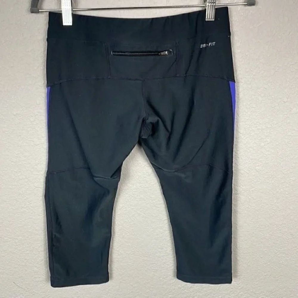 Nike filament capri