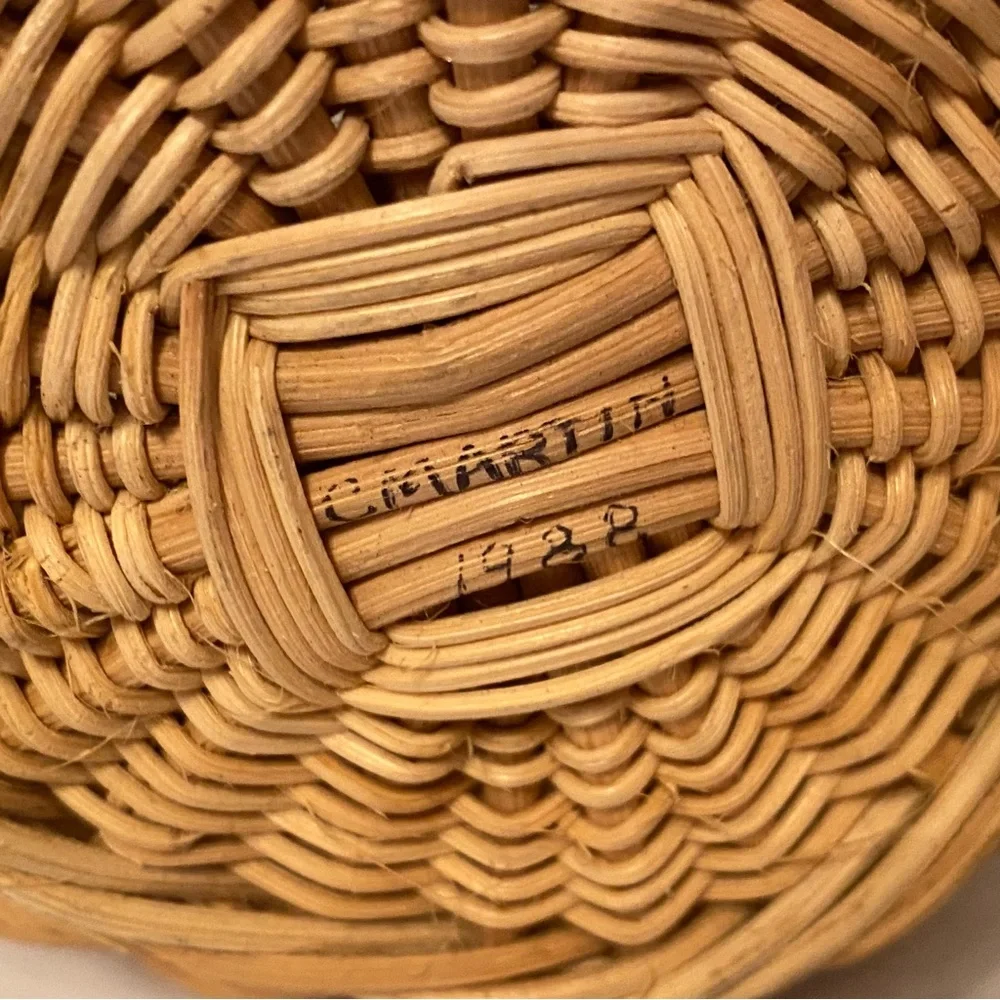 C. MARTIN BASKET VINTAGE HANDMADE SIGNED SMALL HANDLE NATURAL HOME DECOR ACCENT