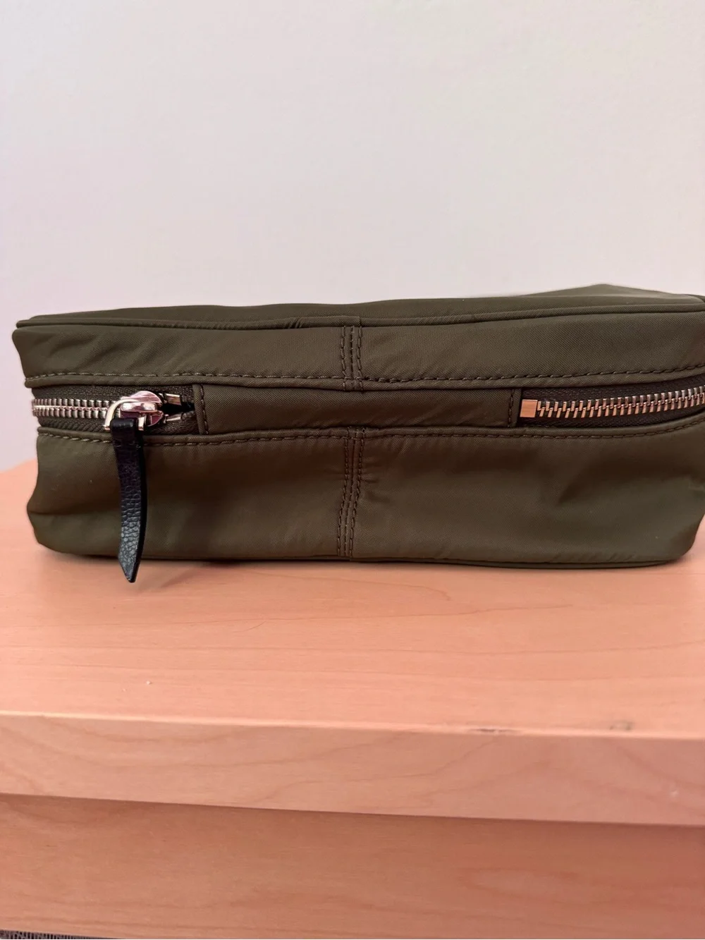 kate spade 7” smoke zippered