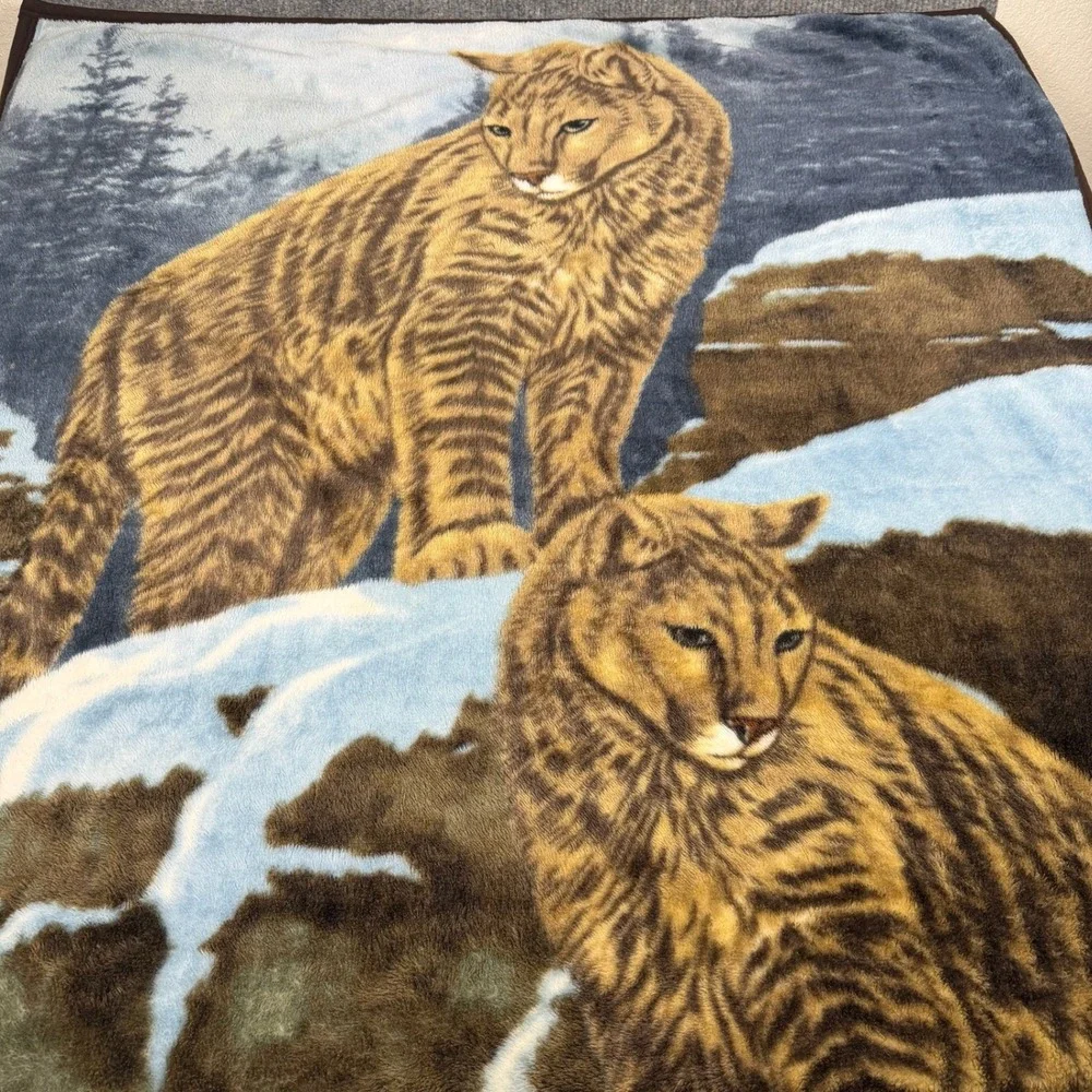 Throw Blanket Big Cat Wildlife Tiger Cougar Snow Plush Raschel Cabin Lodge Cozy