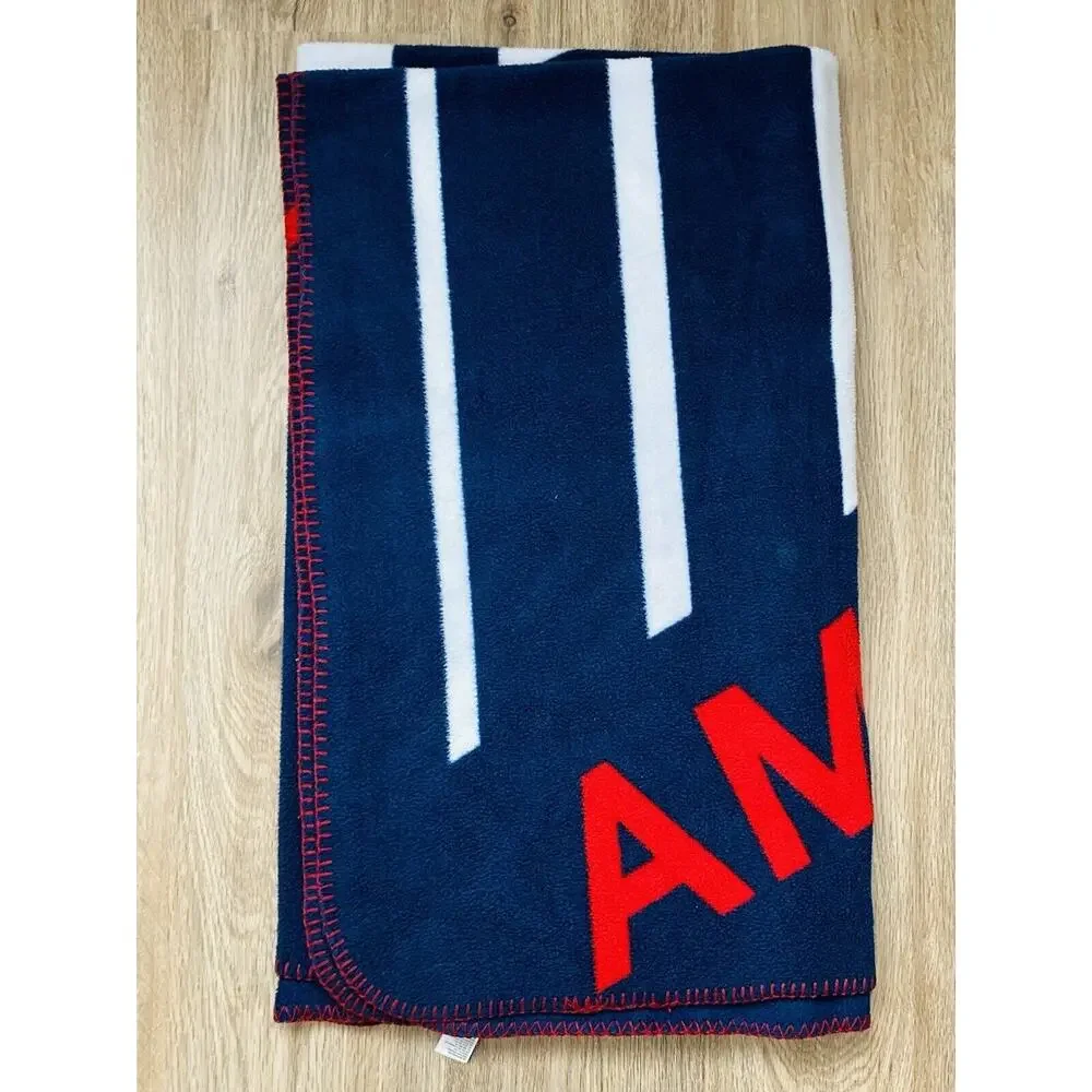 American Eagle Outfitters throw from well