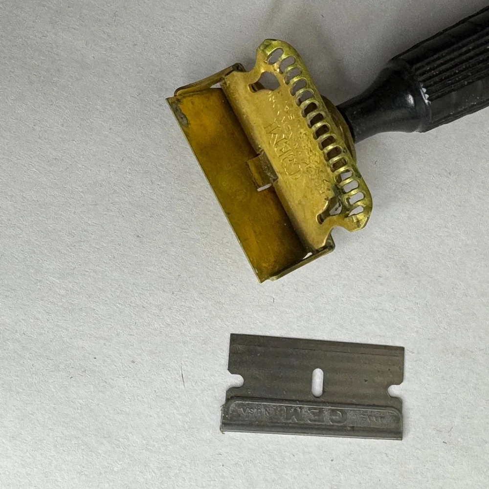 Vintage GEM Junior Single Edge Safety Razor Gold Tone Black Bakelite‎ Handle USA