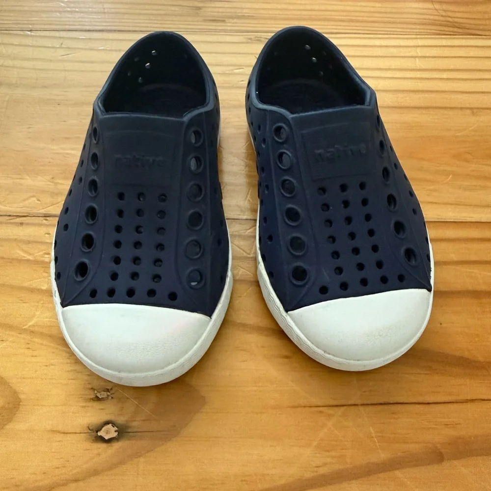 Native Kids Jefferson Slip-On Water Shoes in Navy and White