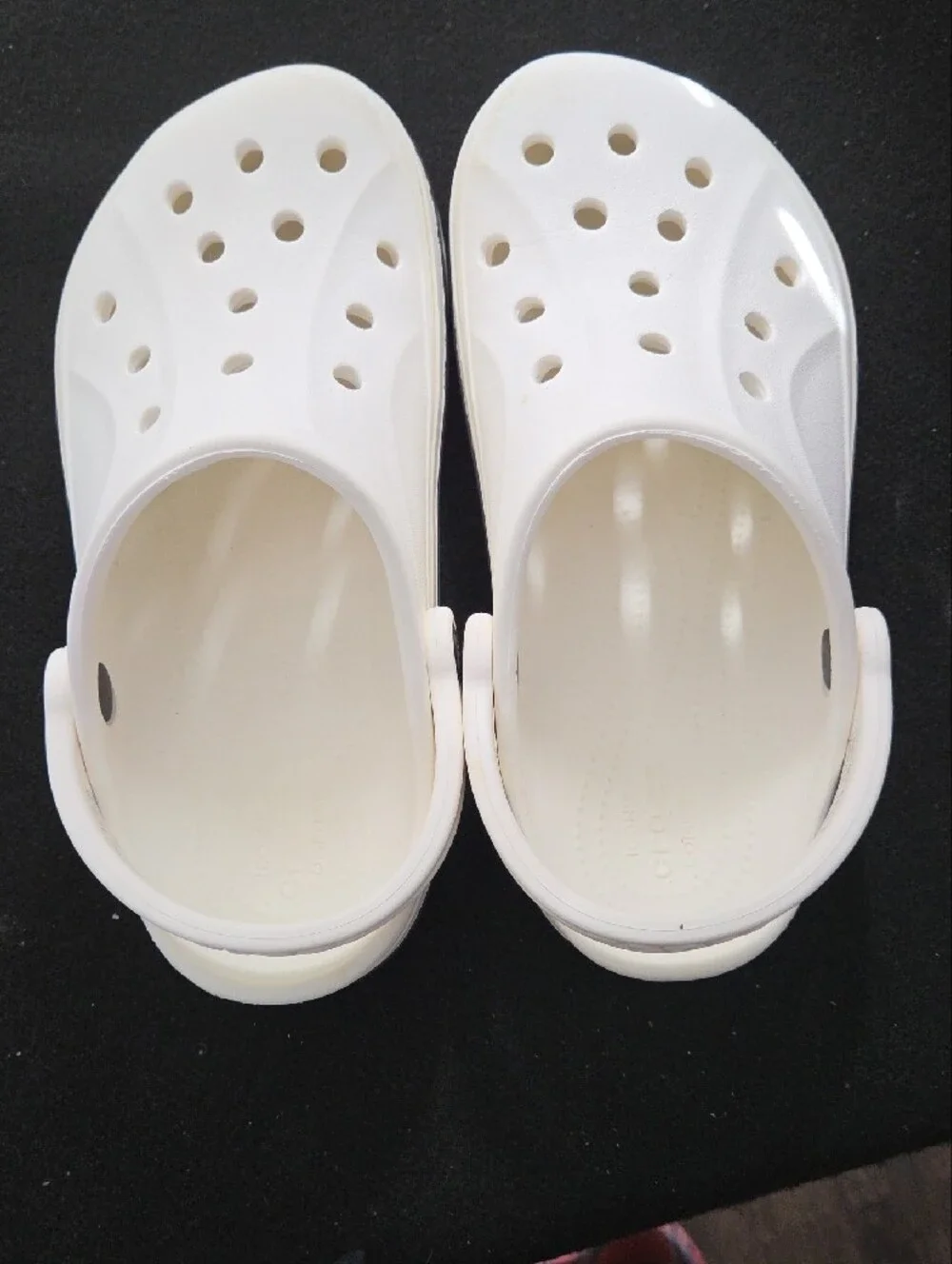 UNISEX SZ 4 MEN'S/6 WOMEN'S BAYABAND White Clog with Navy Logo and Stripes