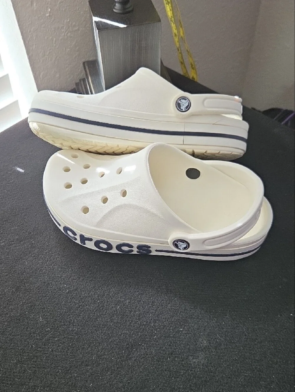 UNISEX SZ 4 MEN'S/6 WOMEN'S BAYABAND White Clog with Navy Logo and Stripes